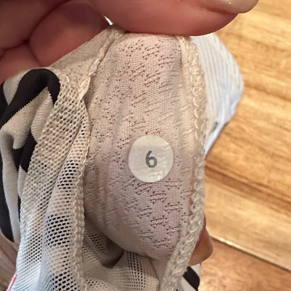 Lululemon WILD Tank Strappy Back Orange Black White Size 6 Built-In Bra - Picture 11 of 14